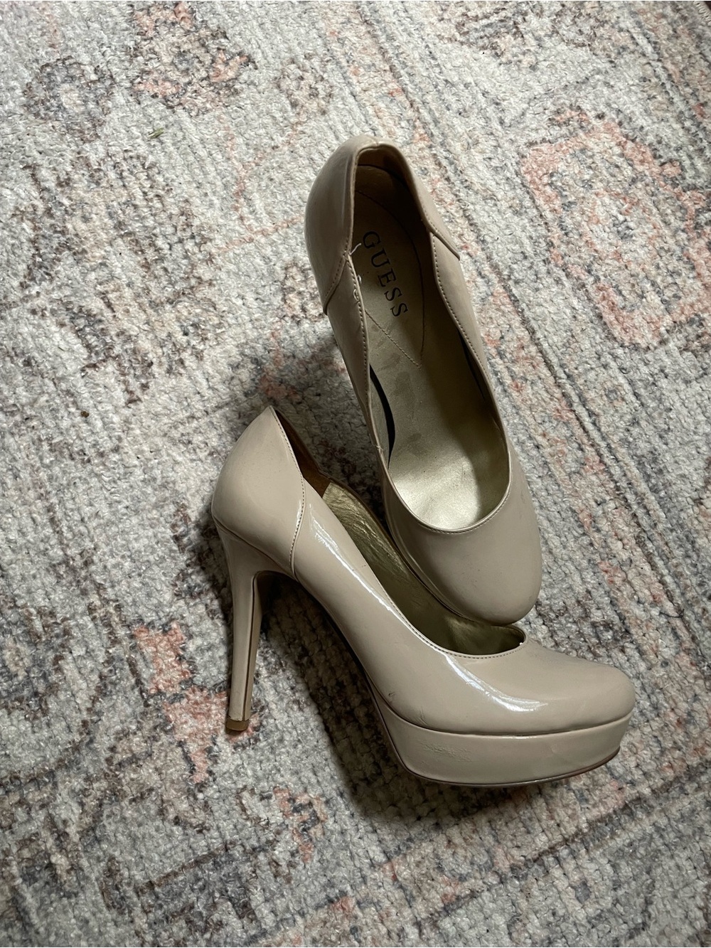 GUESS Beige Patent Platform Stiletto Pumps sz 8